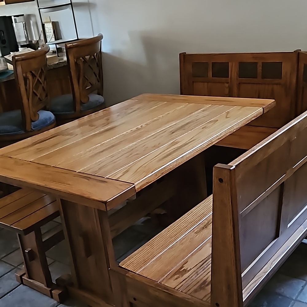 Kitchen table with bench - Picture 4 of 5